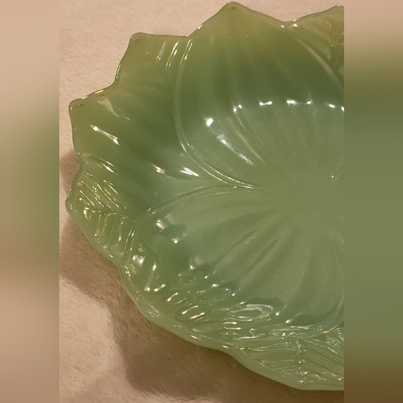 Fire King Jadeite Green Lotus Plate - Picture 4 of 10